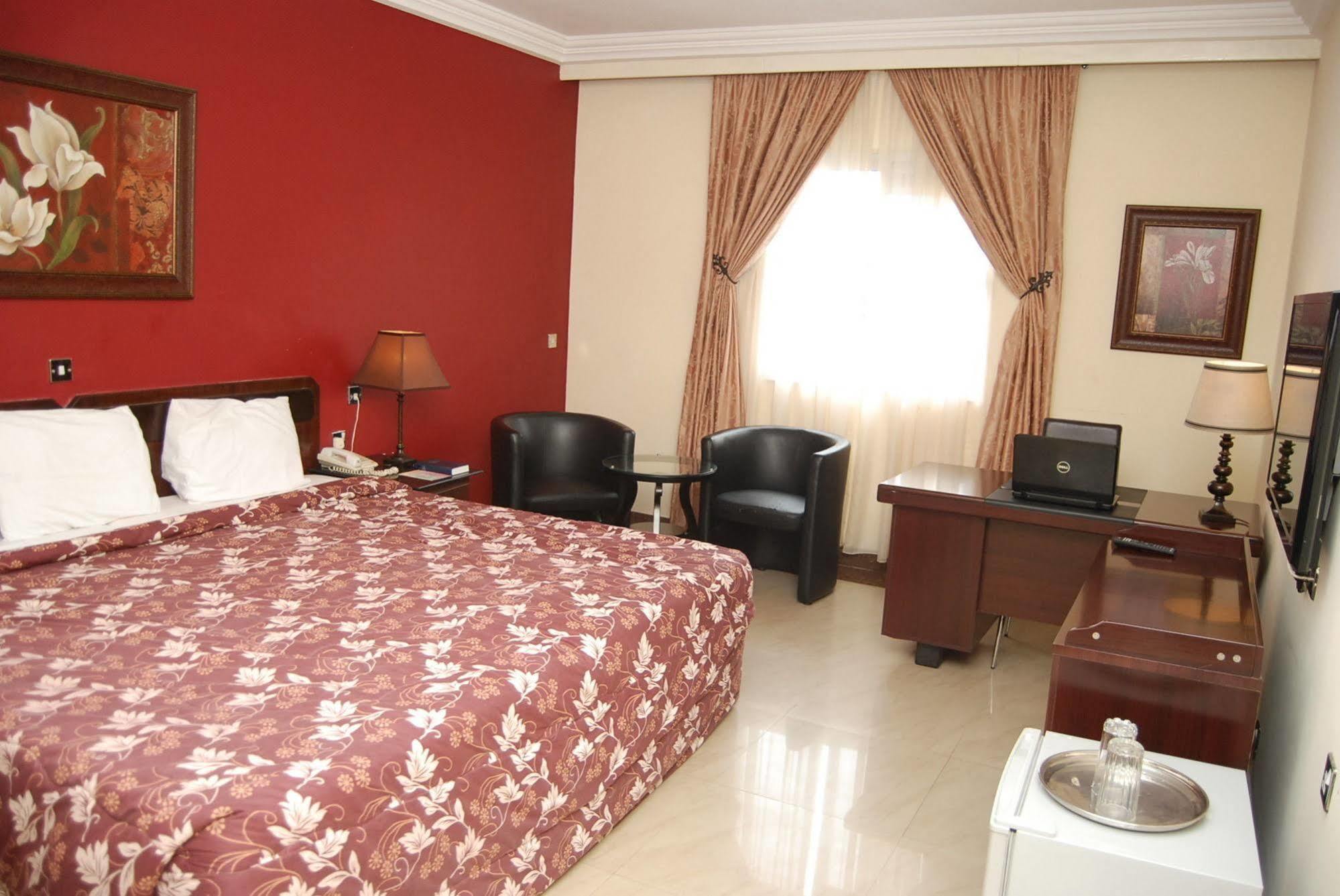 Agura Hotel Abuja Bagian luar foto