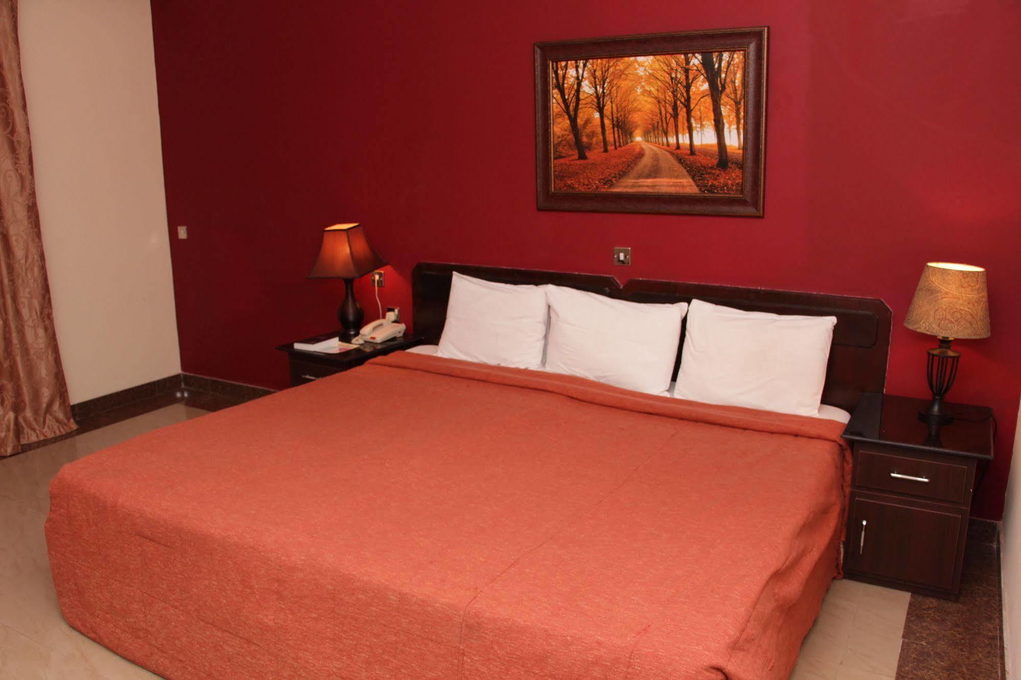 Agura Hotel Abuja Bagian luar foto