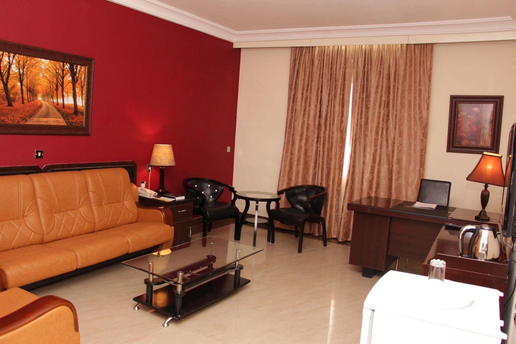 Agura Hotel Abuja Bagian luar foto