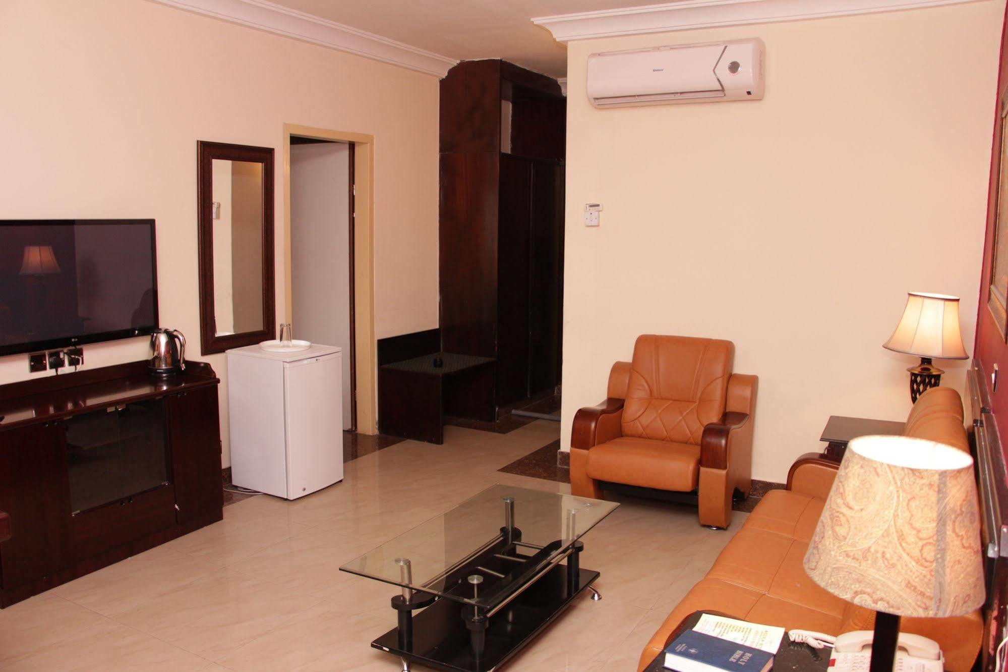 Agura Hotel Abuja Bagian luar foto