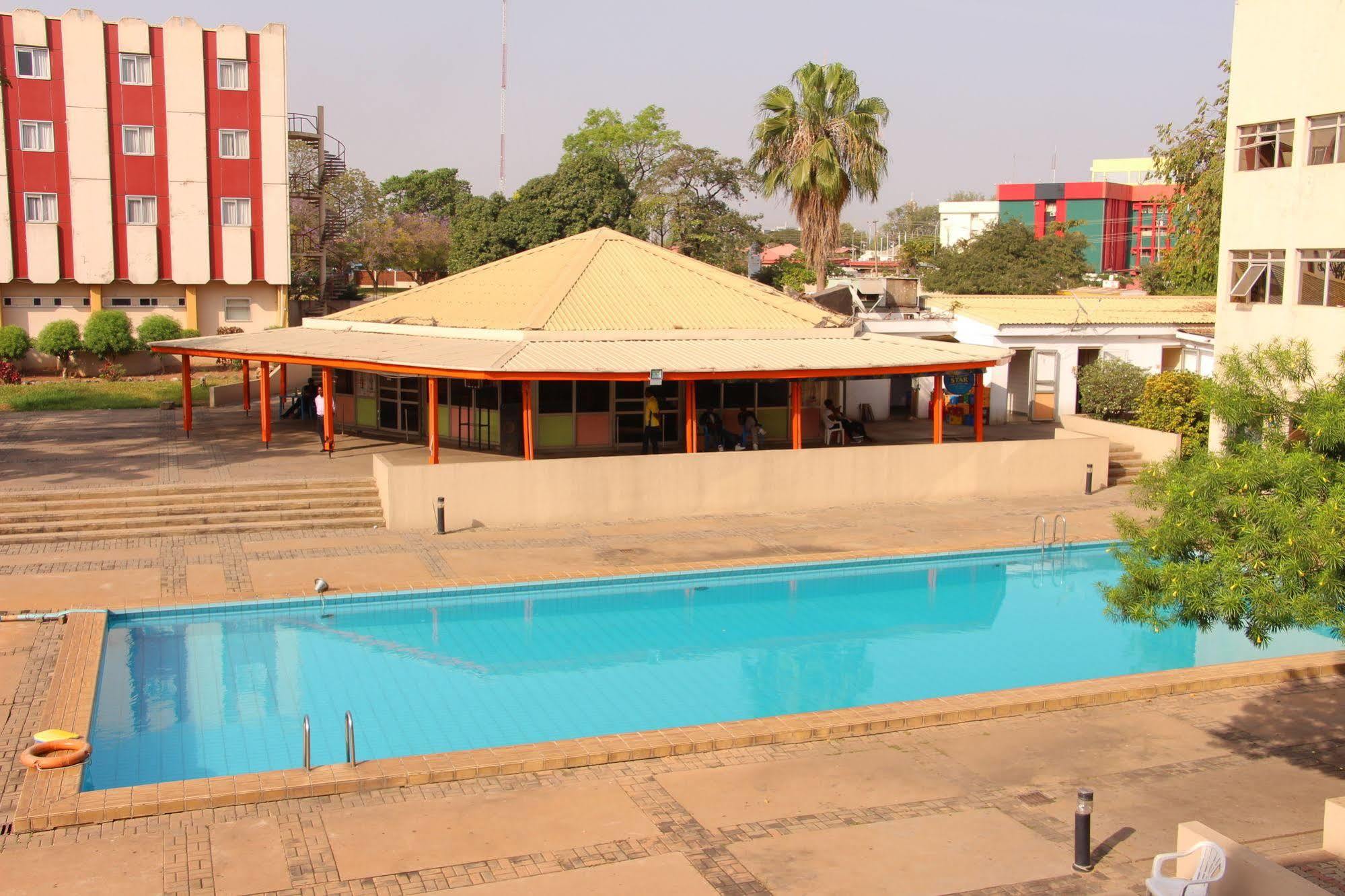 Agura Hotel Abuja Bagian luar foto