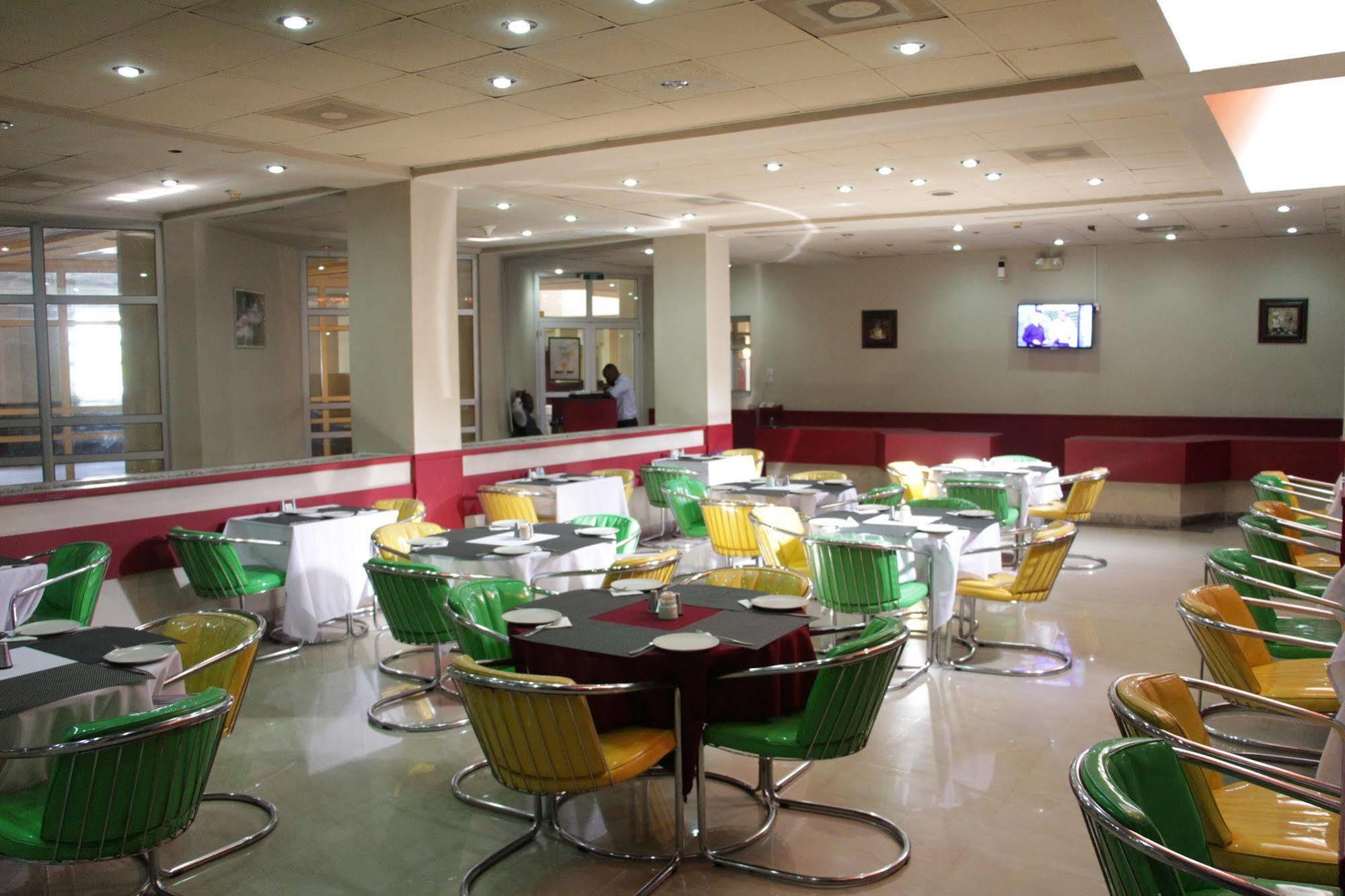 Agura Hotel Abuja Bagian luar foto